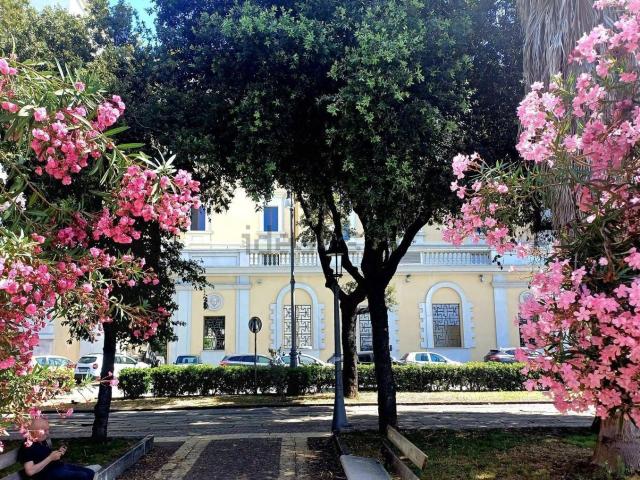 Appartamento in vendita di 110 m² in Lungomare Trieste, 108