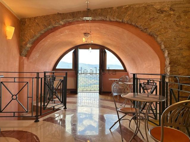 Appartamento in vendita di 110 m² in Piazza Umberto, 1