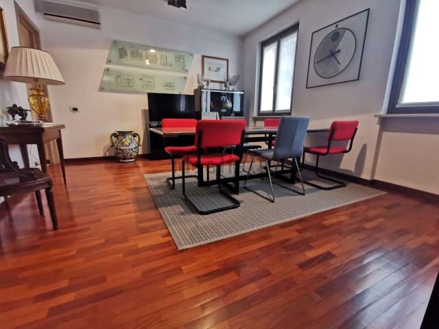 Appartamento in vendita di 110 m² in Strada Statale 10 Padana Inferiore