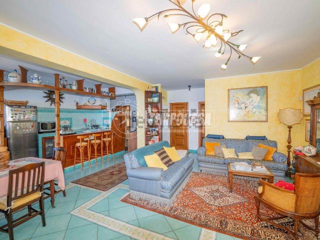 Appartamento in vendita di 110 m² in Strada Panoramica dello Stretto, 2069