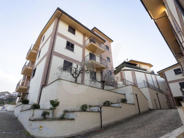 Appartamento in vendita di 111 m² in Via C. Battisti, 4