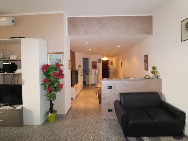 Appartamento in vendita di 111 m² in Via Cinque Giornate, 1