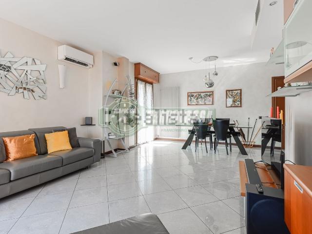 Appartamento in vendita di 111 m² in Via Brianza, 14
