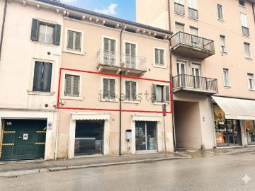 Appartamento in vendita di 111 m² in Via Goffredo Mameli, 72