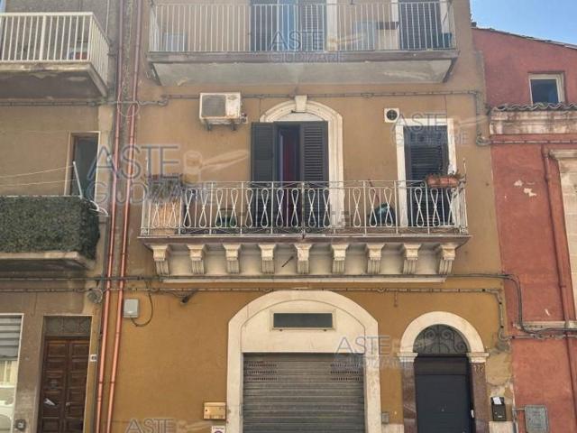 Appartamento in vendita di 111 m² in Via Gen. S. Scrofani, 172
