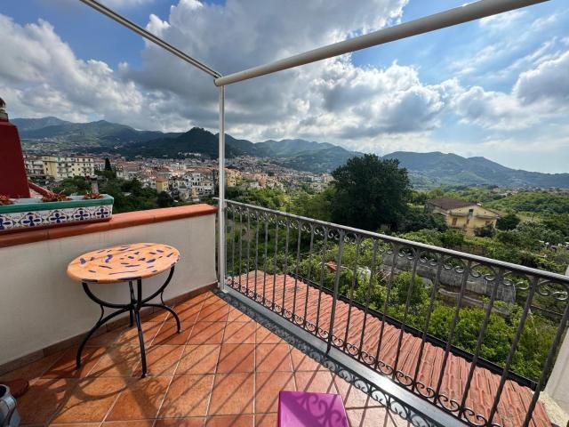 Appartamento in vendita di 111 m² in Via Giuseppe della Corte