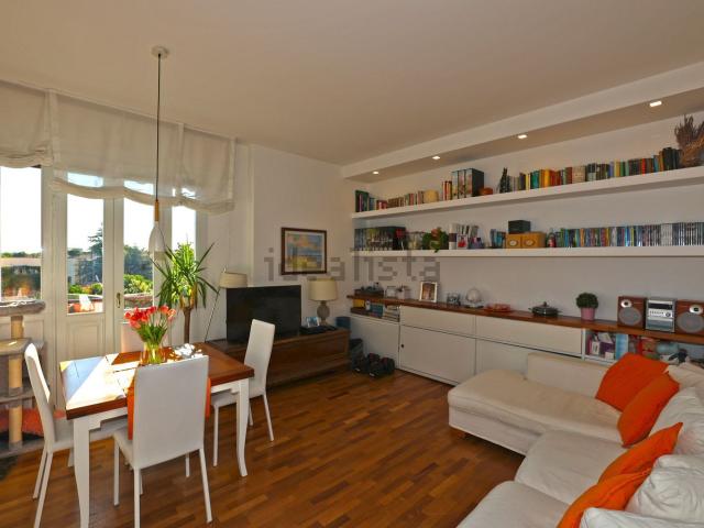 Appartamento in vendita di 111 m² in Via Giuseppe Mezzofanti