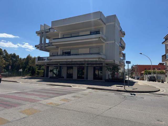 Appartamento in vendita di 111 m² in Via Domiziana, 173