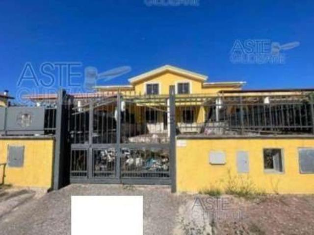 Appartamento in vendita di 111 m² in Via dei Platani, 18