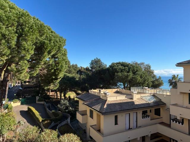 Appartamento in vendita di 111 m² in Via del Mare