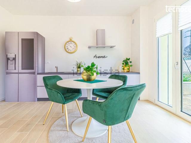 Appartamento in vendita di 111 m² in Via della Stazione, 6