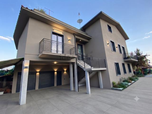 Appartamento in vendita di 111 m² in Via Felice Barnabei