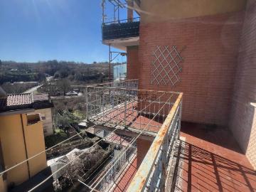 Appartamento in vendita di 111 m² in Via Fratelli Rosselli