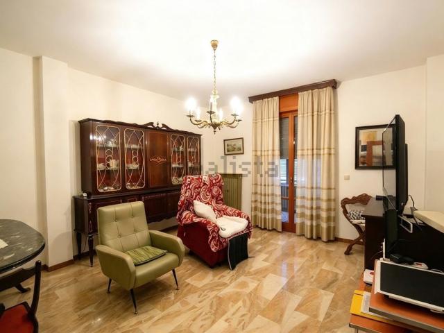 Appartamento in vendita di 111 m² in Via Jacopo Zanguidi