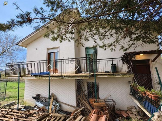 Appartamento in vendita di 111 m² in Via Longone Sabino