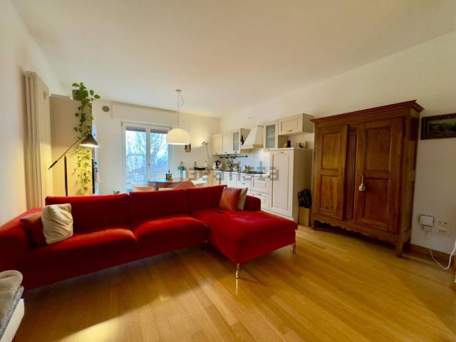 Appartamento in vendita di 111 m² in Via Legione Antonini, 178