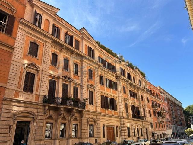Appartamento in vendita di 111 m² in Via Leopardi