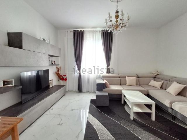 Appartamento in vendita di 111 m² in Via Luigi Speroni, 15