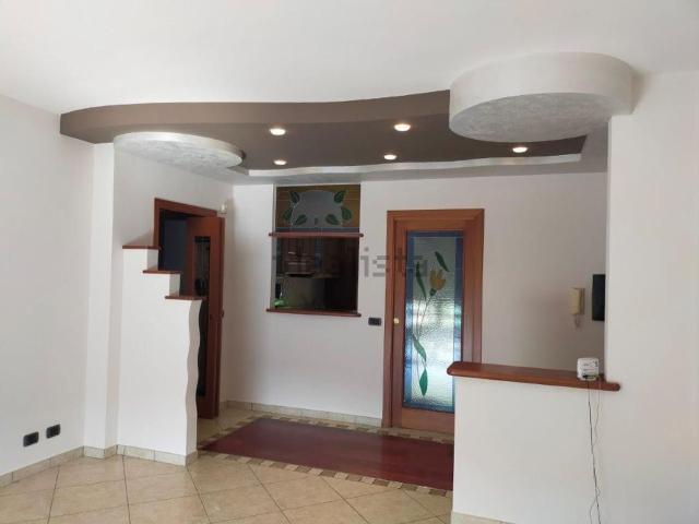 Appartamento in vendita di 111 m² in Via Sant&apos Ambrogio
