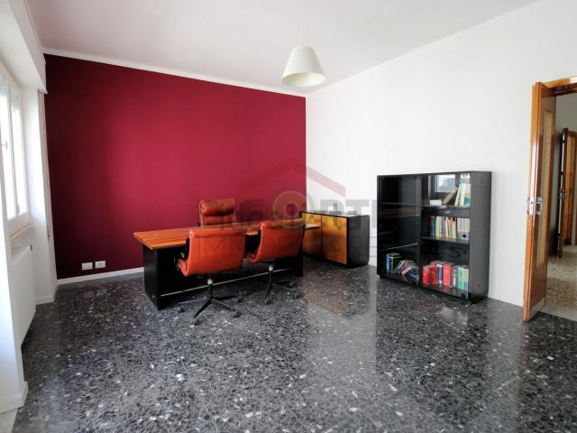 Appartamento in vendita di 111 m² in Via Pindaro, 7