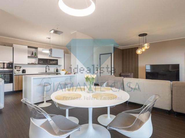 Appartamento in vendita di 111 m² in Via Principi Riggio, 8