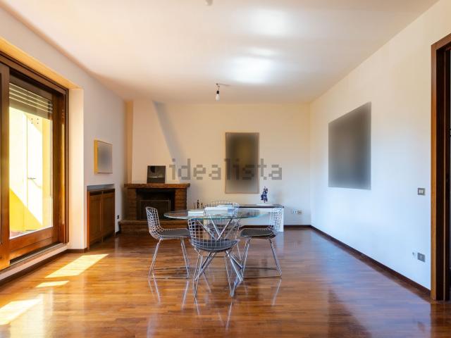 Appartamento in vendita di 111 m² in Via Ugo Foscolo, 12