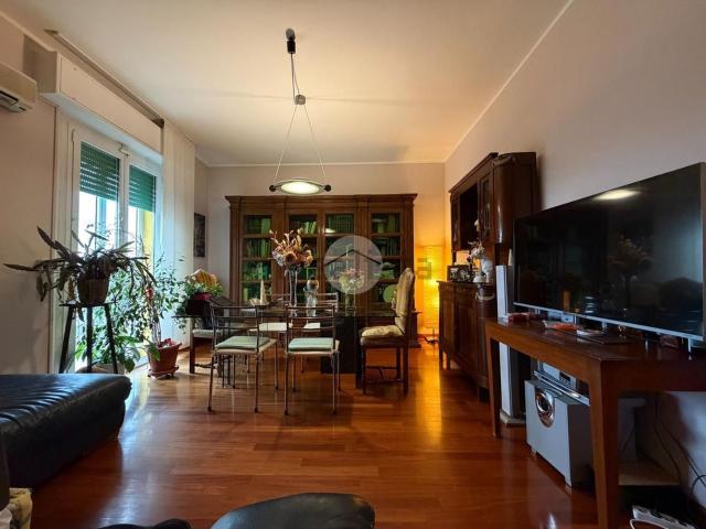 Appartamento in vendita di 111 m² in Viale Carlo Zavagli, 5