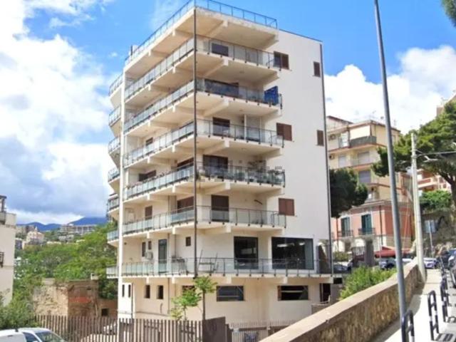 Appartamento in vendita di 111 m² in Viale Principe Umberto