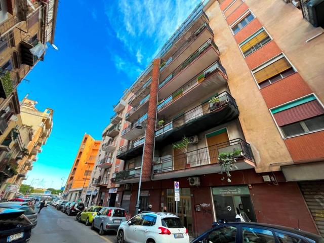 Appartamento in vendita di 111 m² in Corso Domenico Scinà, 36