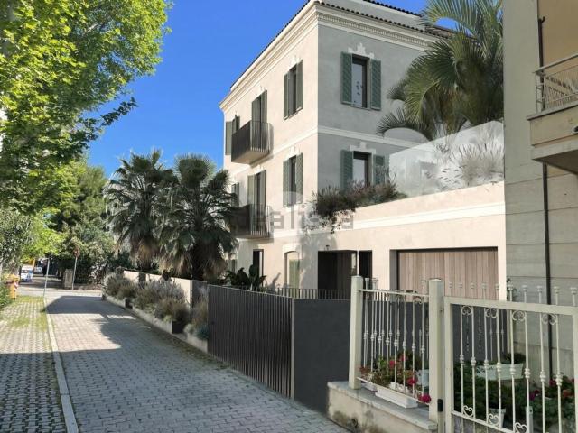 Appartamento in vendita di 112 m² in Via C. Battisti, 41