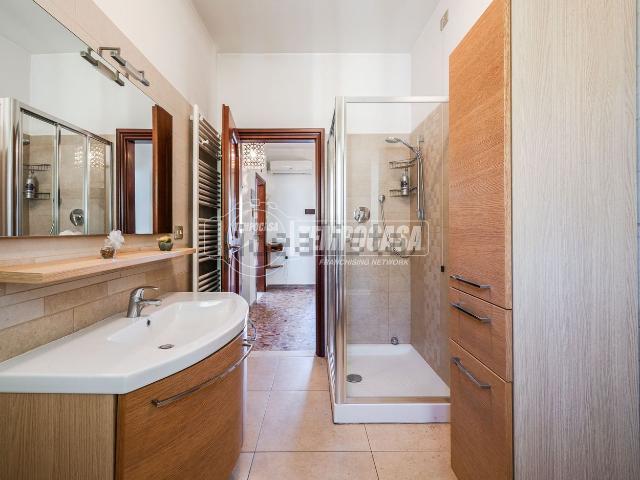 Appartamento in vendita di 112 m² in Via Conte Girolamo