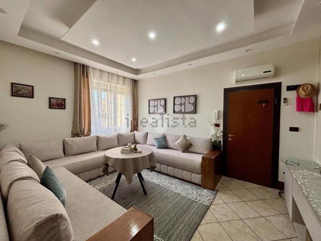 Appartamento in vendita di 112 m² in Via Carrari