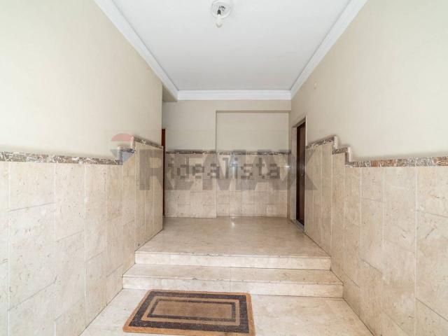 Appartamento in vendita di 112 m² in Via Ammiraglio Caracciolo, 52
