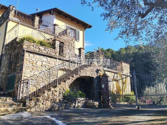 Appartamento in vendita di 112 m² in Via Alberto Divizia