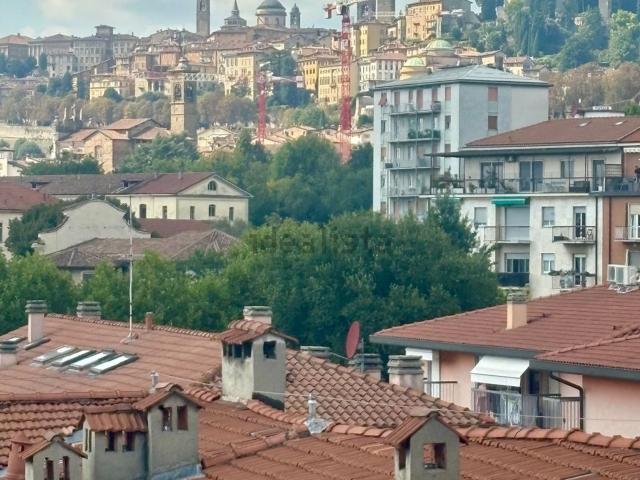 Appartamento in vendita di 112 m² in Via Alessandro Noli
