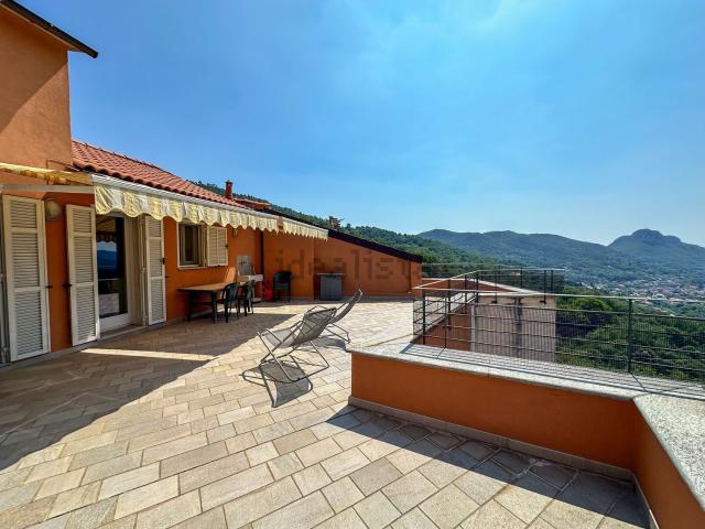 Appartamento in vendita di 112 m² in Via Bolla, 4