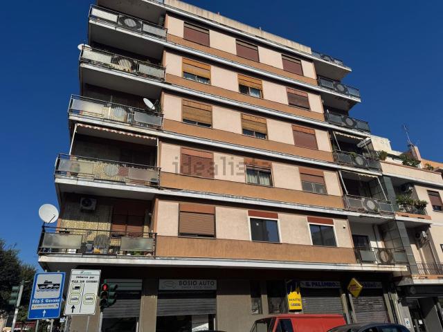 Appartamento in vendita di 112 m² in Via Giuseppe La Farina, 141