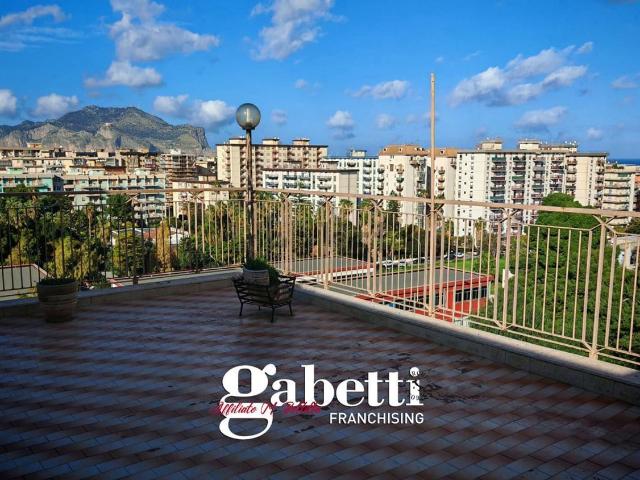 Appartamento in vendita di 112 m² in Via Giuseppe Li Bassi, 70
