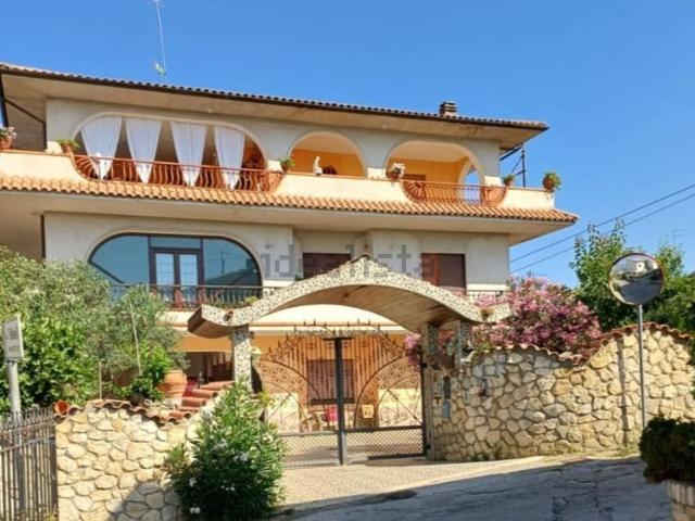 Appartamento in vendita di 112 m² in Via Giovanni de Caesaris