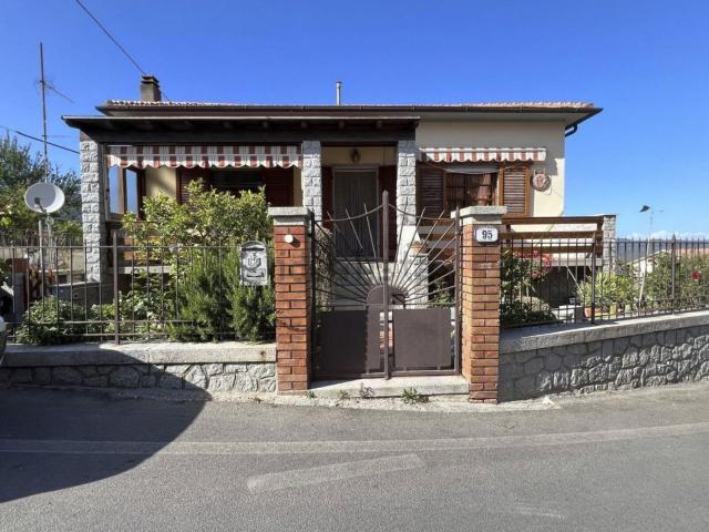 Appartamento in vendita di 112 m² in Via del Mare, 95