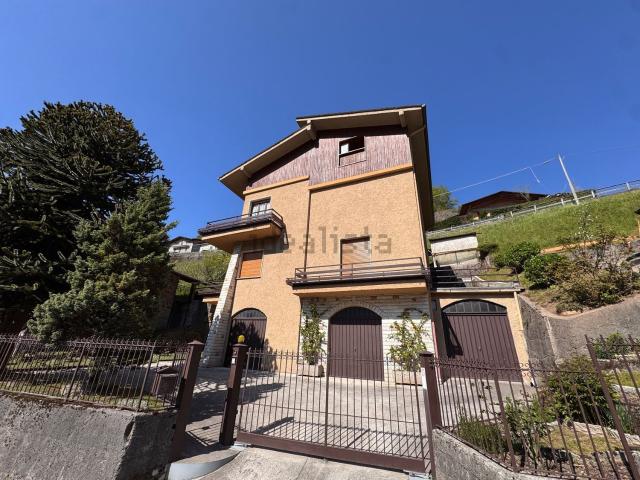 Appartamento in vendita di 112 m² in Via della Fonte, 41