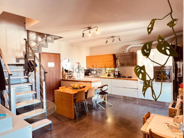 Appartamento in vendita di 112 m² in Via delle Radici