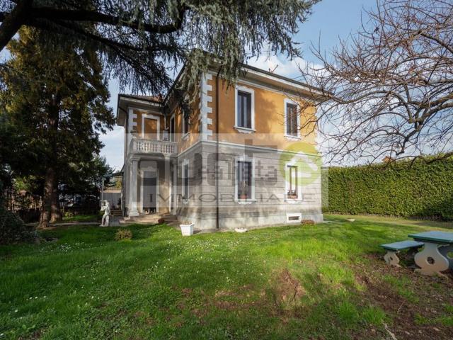 Appartamento in vendita di 112 m² in Via Federico Ozanam, 41