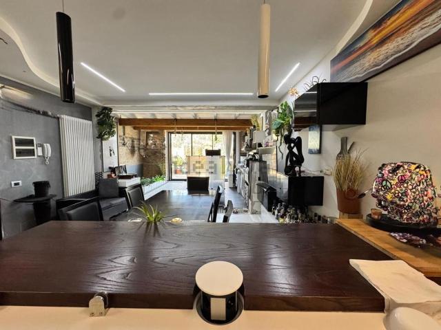 Appartamento in vendita di 112 m² in Via Monti Sibillini, 34