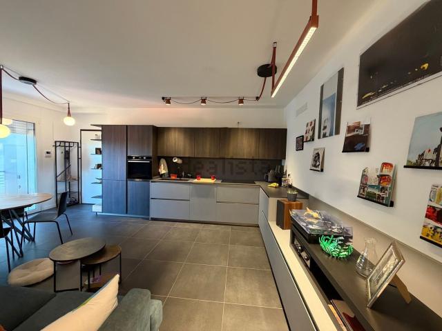 Appartamento in vendita di 112 m² in Via Milano