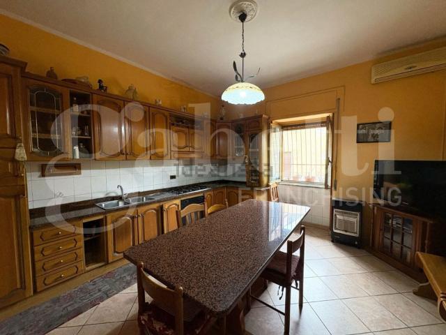 Appartamento in vendita di 112 m² in Via Napoli