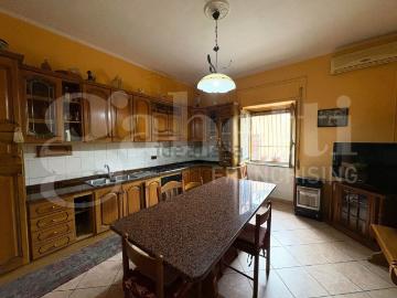 Appartamento in vendita di 112 m² in Via Napoli