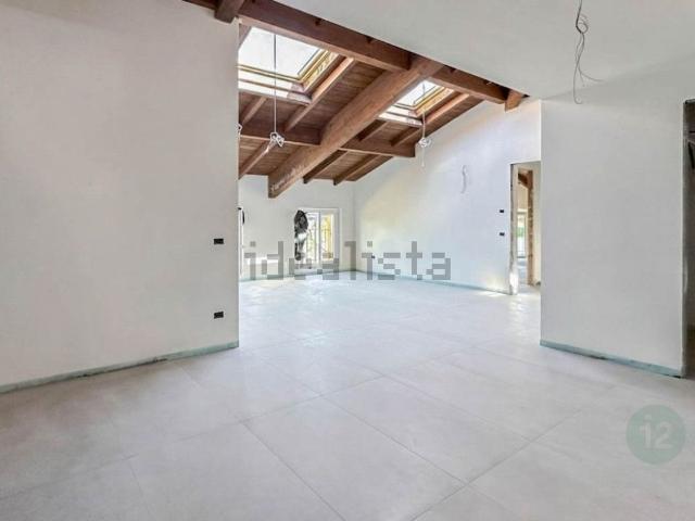 Appartamento in vendita di 112 m² in Via Nuova Ponente, 26