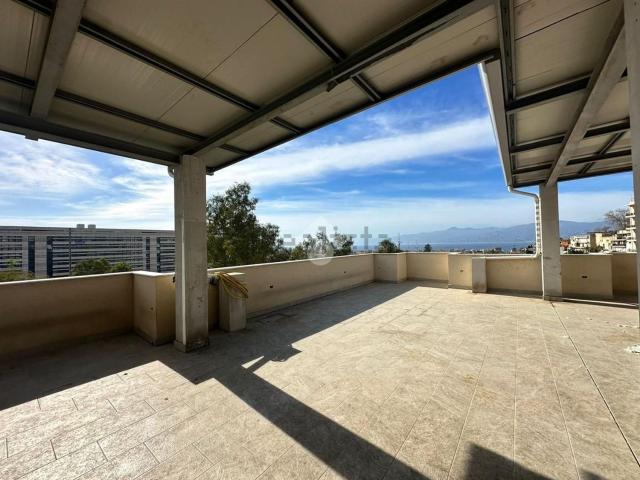 Appartamento in vendita di 112 m² in Via Sant&apos Anna II Tronco, 107
