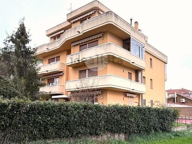 Appartamento in vendita di 112 m² in Via Stefano Tomani Amiani, 19